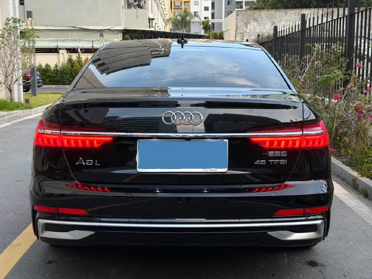 2025 Audi A6L 2.0T 245HP L4 7DCT,autocango,china used car exporter,china ev exporter,chinese used car exporter,chinese used ev exporter