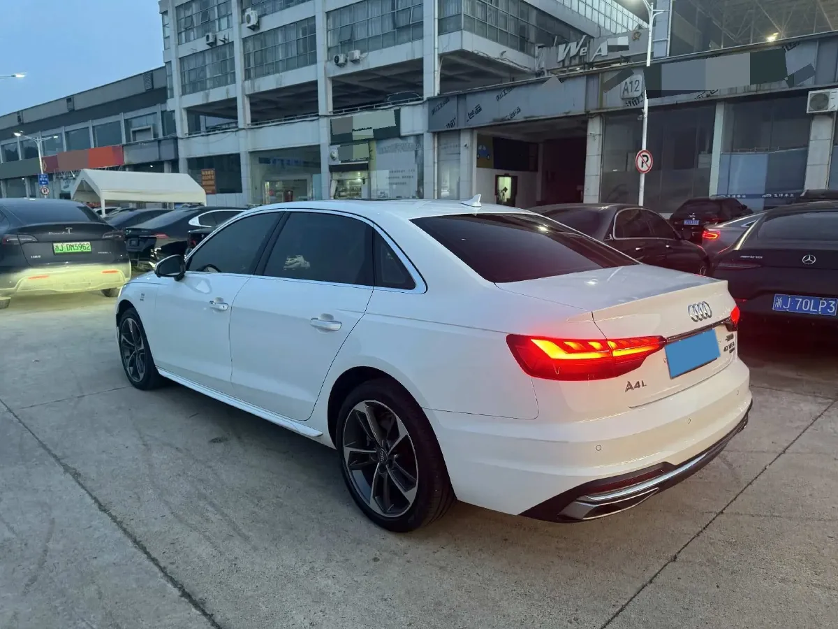 2020 Audi A4L 2.0T 190HP L4 7DCT,autocango,china used car exporter,china ev exporter,chinese used car exporter,chinese used ev exporter