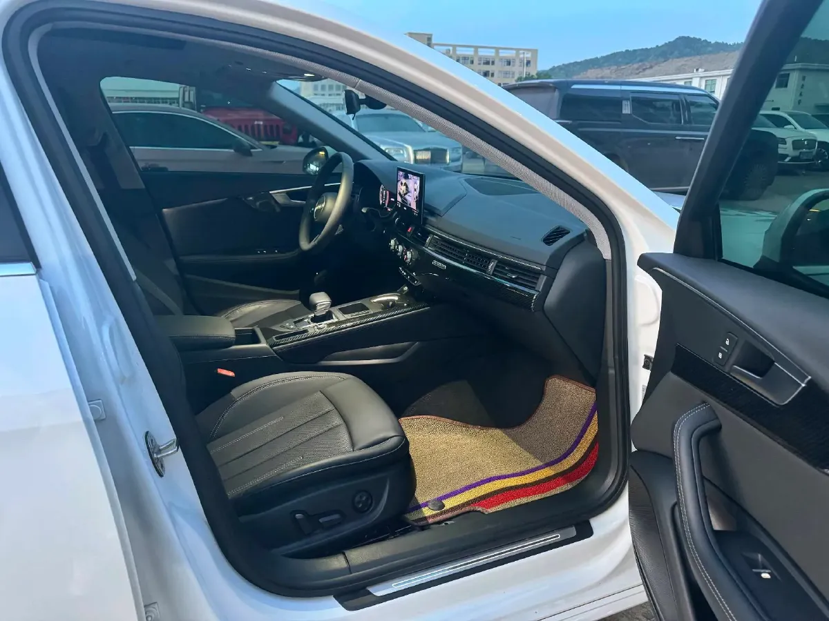 2020 Audi A4L 2.0T 190HP L4 7DCT,autocango,china used car exporter,china ev exporter,chinese used car exporter,chinese used ev exporter