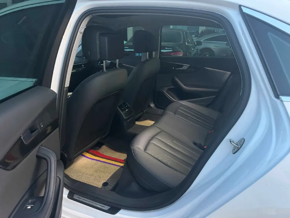 2020 Audi A4L 2.0T 190HP L4 7DCT,autocango,china used car exporter,china ev exporter,chinese used car exporter,chinese used ev exporter