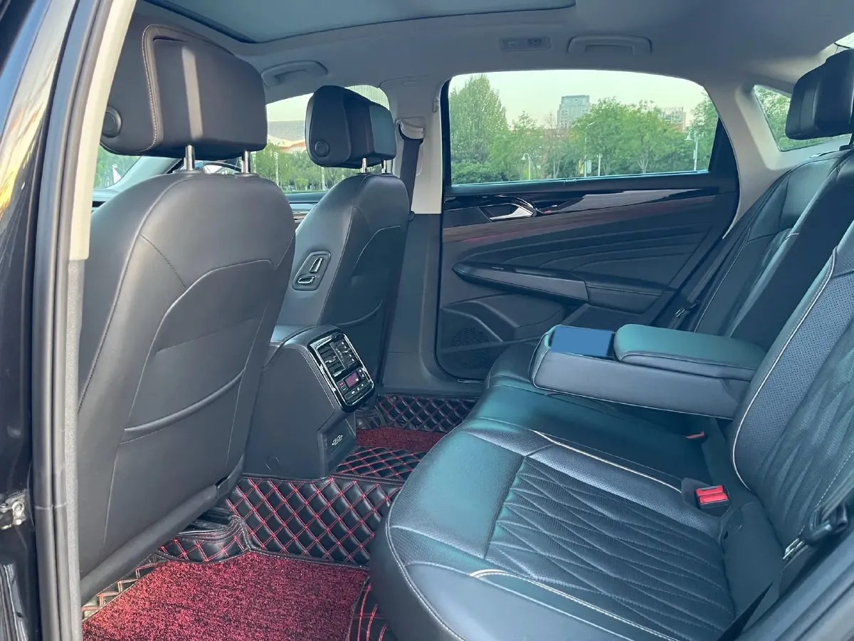 2019 Volvo V40 1.5T 152HP L4 6AT,autocango,china used car exporter,china ev exporter,chinese used car exporter,chinese used ev exporter