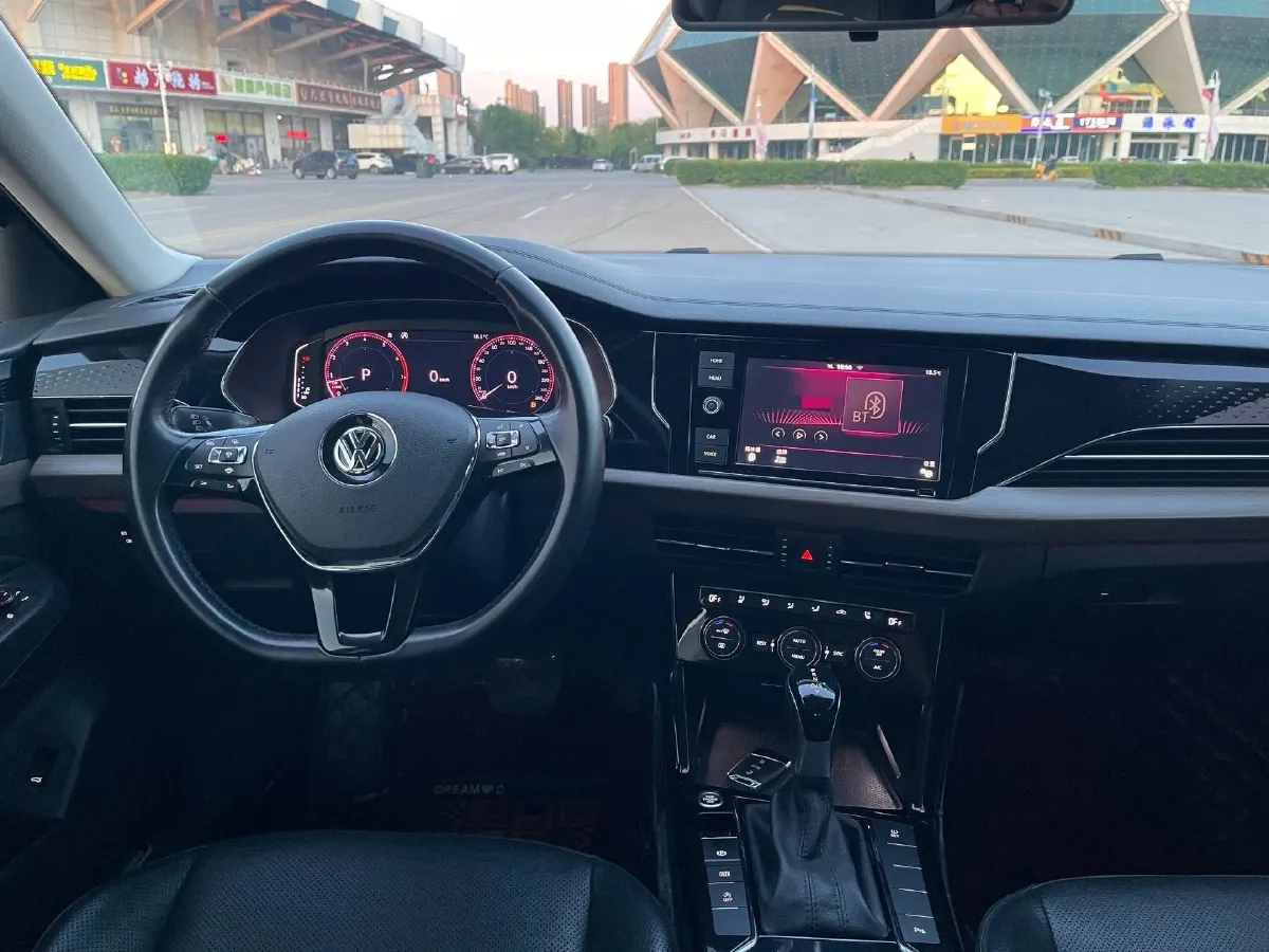 2019 Volvo V40 1.5T 152HP L4 6AT,autocango,china used car exporter,china ev exporter,chinese used car exporter,chinese used ev exporter