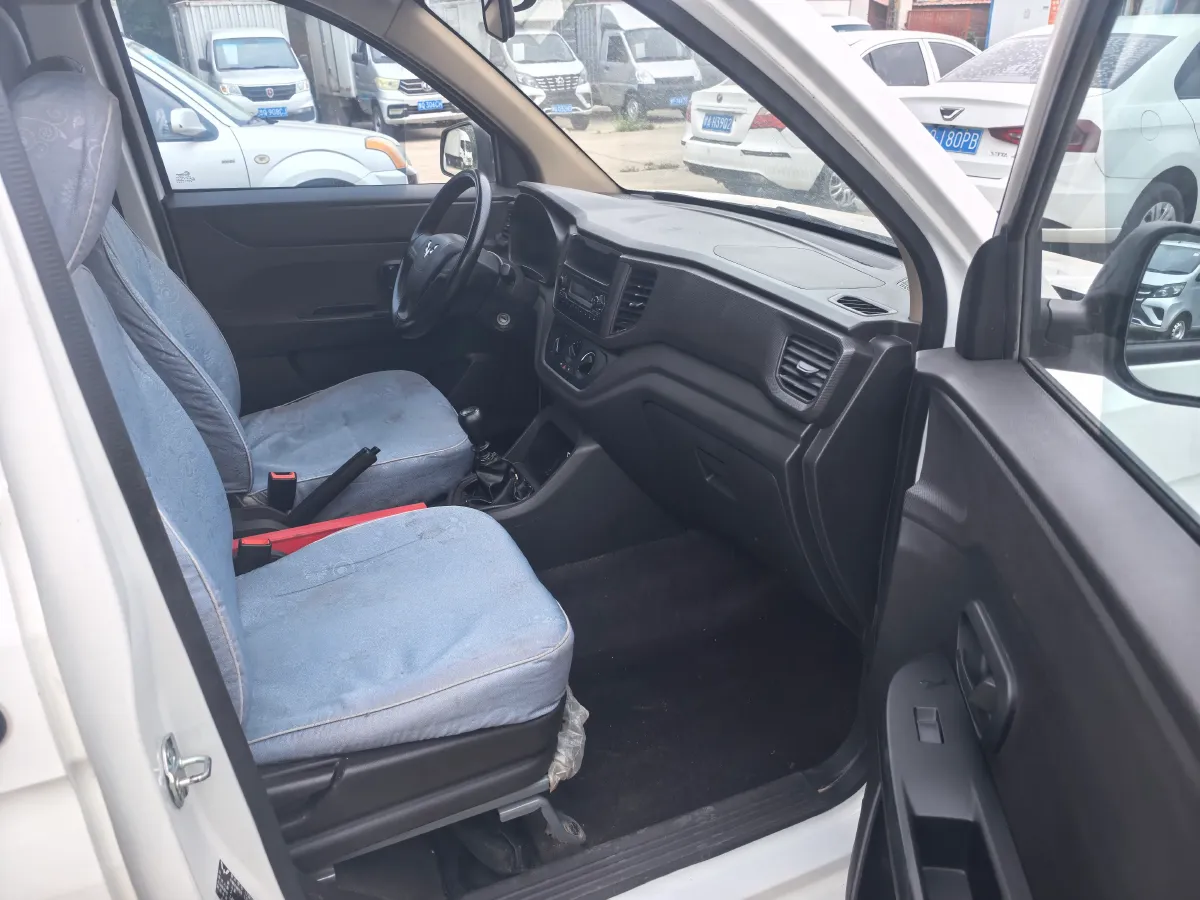 2019 WuLing HongGuang V 1.5L 99HP L4 6MT,autocango,china used car exporter,china ev exporter,chinese used car exporter,chinese used ev exporter