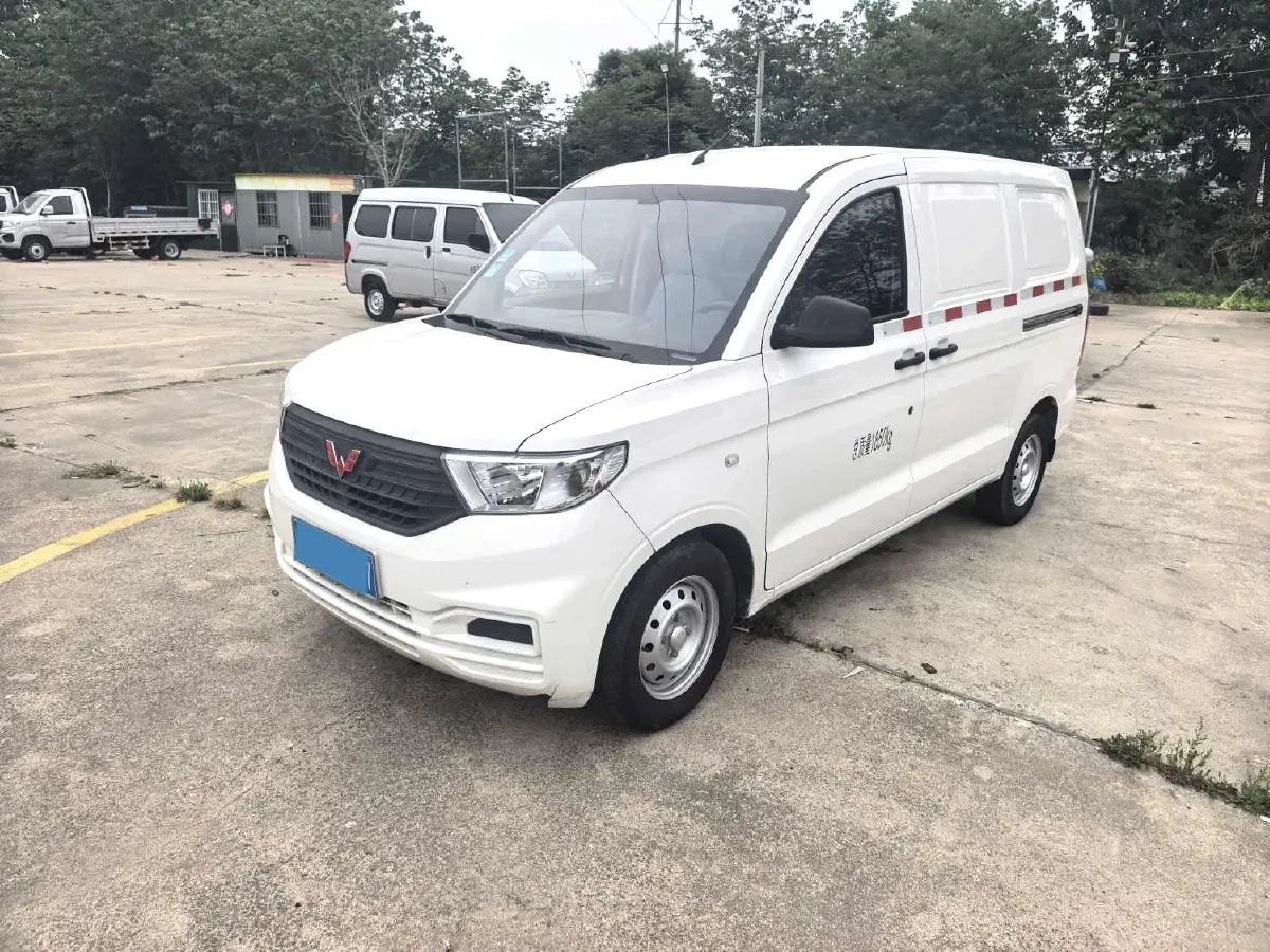 2019 WuLing HongGuang V 1.5L 99HP L4 6MT,autocango,china used car exporter,china ev exporter,chinese used car exporter,chinese used ev exporter