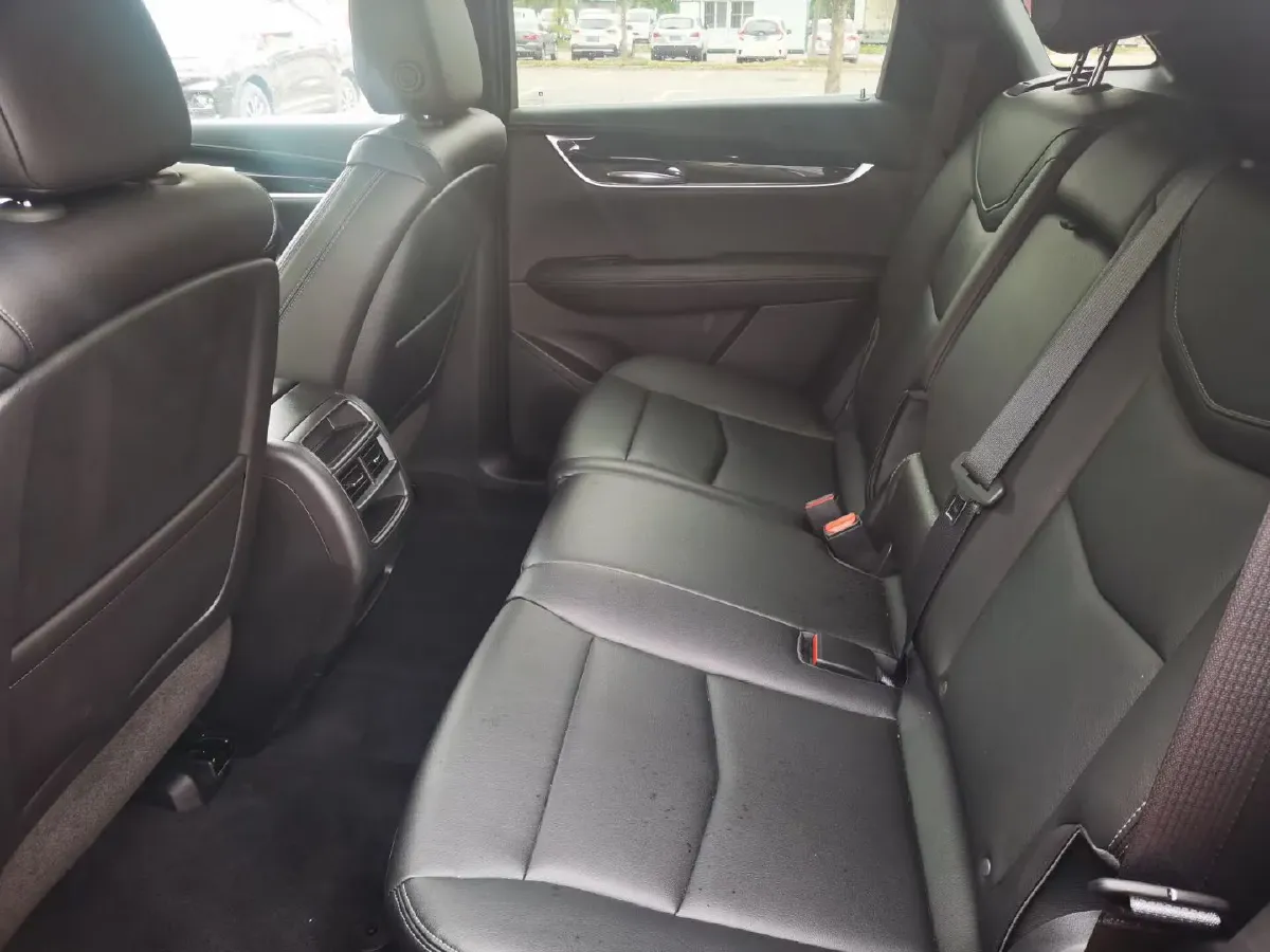 2021 Cadillac XT5 2.0T 237HP L4 9AT,autocango,china used car exporter,china ev exporter,chinese used car exporter,chinese used ev exporter