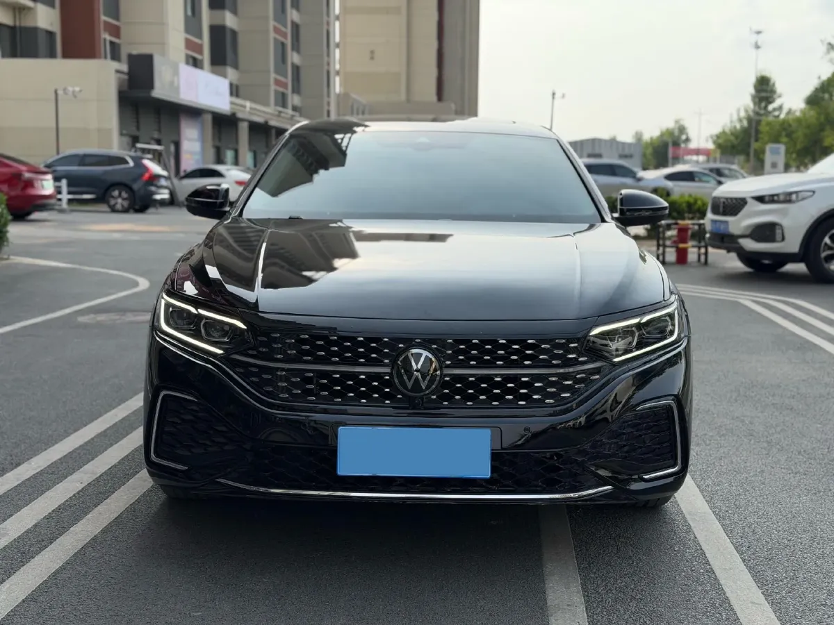 2025 Volkswagen Passat 2.0T 220HP L4 7DCT,autocango,china used car exporter,china ev exporter,chinese used car exporter,chinese used ev exporter
