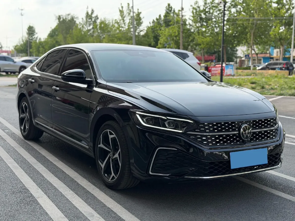 2025 Volkswagen Passat 2.0T 220HP L4 7DCT,autocango,china used car exporter,china ev exporter,chinese used car exporter,chinese used ev exporter
