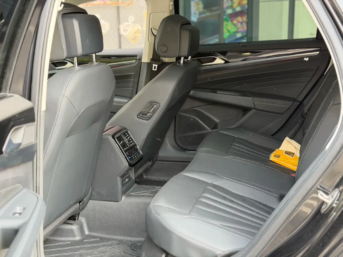 2025 Volkswagen Passat 2.0T 220HP L4 7DCT,autocango,china used car exporter,china ev exporter,chinese used car exporter,chinese used ev exporter