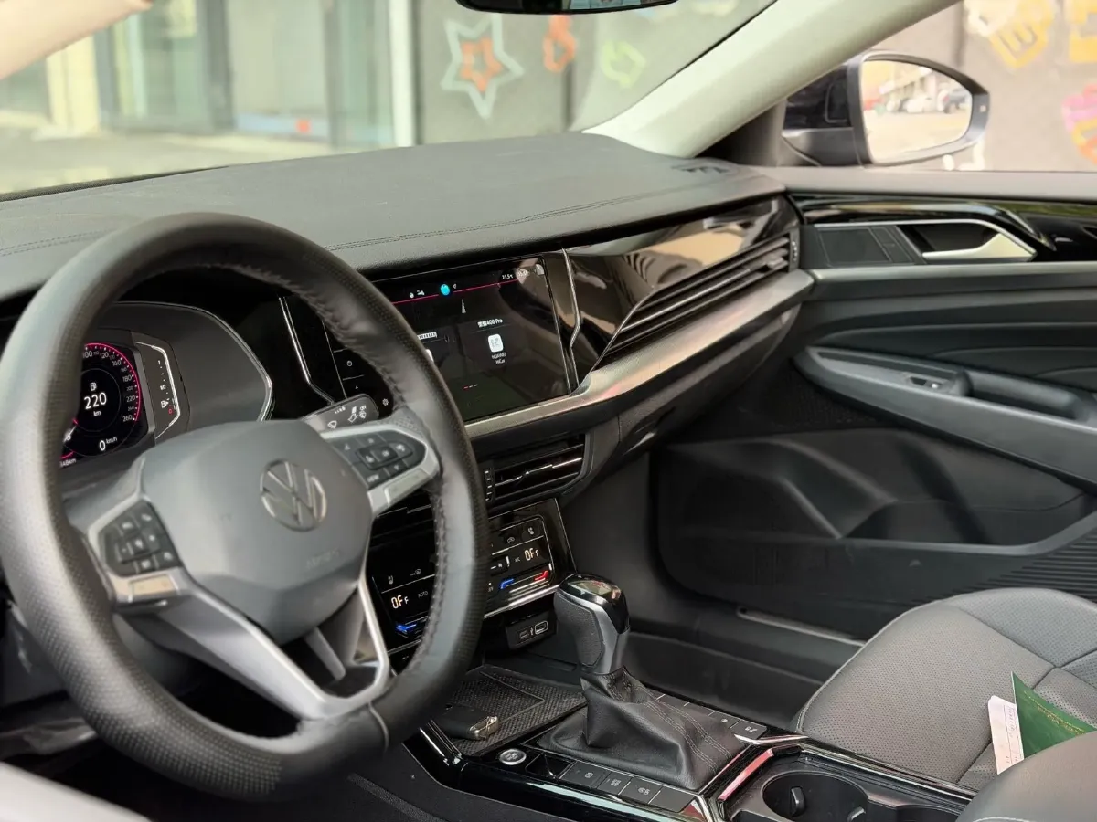 2025 Volkswagen Passat 2.0T 220HP L4 7DCT,autocango,china used car exporter,china ev exporter,chinese used car exporter,chinese used ev exporter