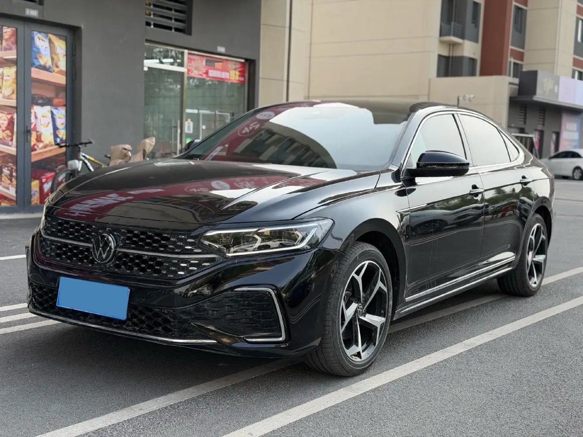 2025 Volkswagen Passat 2.0T 220HP L4 7DCT,autocango,china used car exporter,china ev exporter,chinese used car exporter,chinese used ev exporter