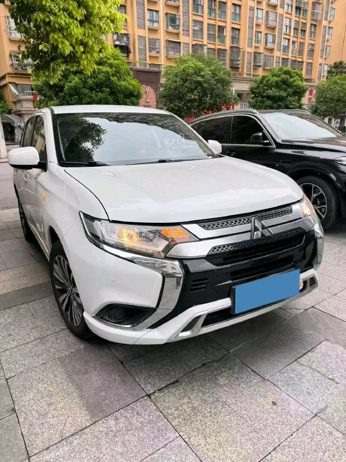 2021 Mitsubishi Outlander 2.0L 166HP L4 CVT,autocango,china used car exporter,china ev exporter,chinese used car exporter,chinese used ev exporter