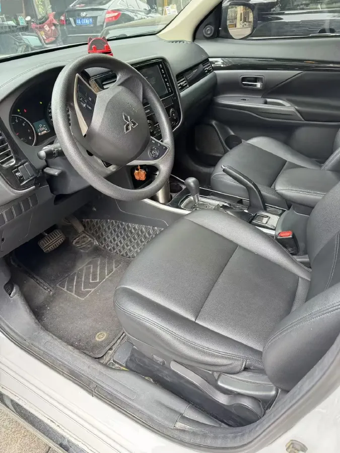2021 Mitsubishi Outlander 2.0L 166HP L4 CVT,autocango,china used car exporter,china ev exporter,chinese used car exporter,chinese used ev exporter