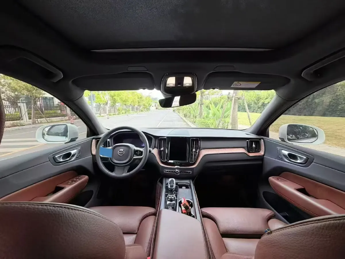 2023 Volvo XC60 2.0T 250HP L4 8AT,autocango,china used car exporter,china ev exporter,chinese used car exporter,chinese used ev exporter