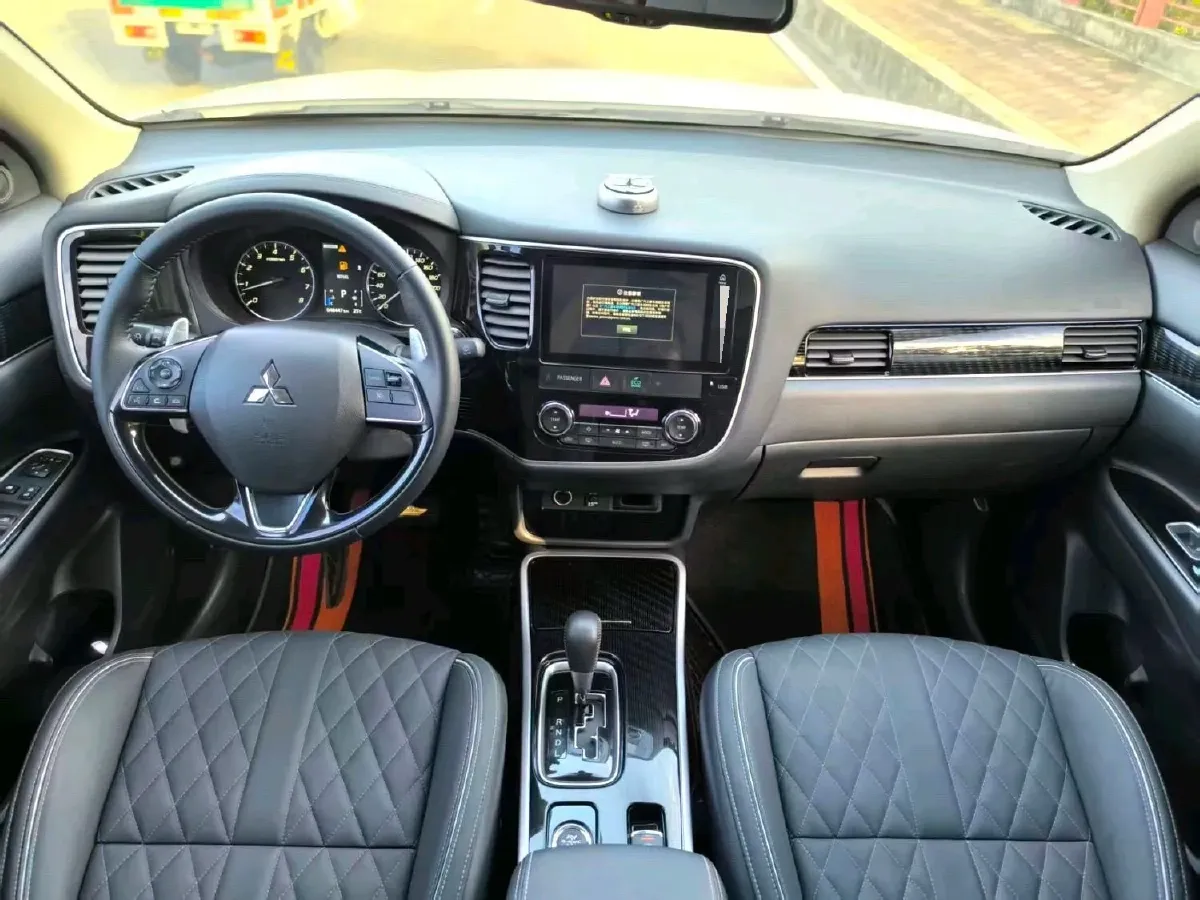 2021 Mitsubishi Outlander 2.4L 192HP L4 CVT,autocango,china used car exporter,china ev exporter,chinese used car exporter,chinese used ev exporter