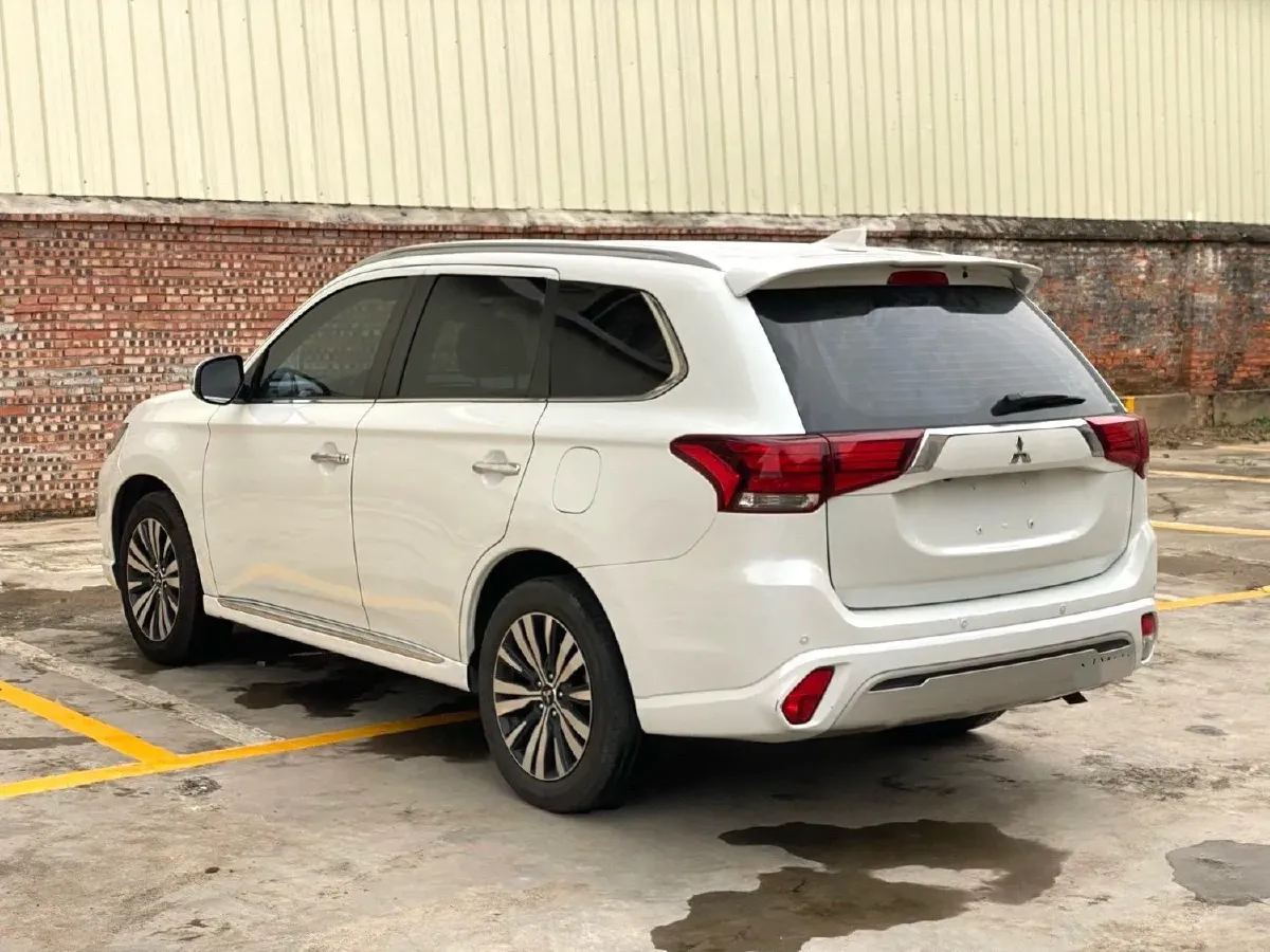 2021 Mitsubishi Outlander 2.4L 192HP L4 CVT,autocango,china used car exporter,china ev exporter,chinese used car exporter,chinese used ev exporter