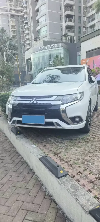 2021 Mitsubishi Outlander 2.4L 192HP L4 CVT,autocango,china used car exporter,china ev exporter,chinese used car exporter,chinese used ev exporter
