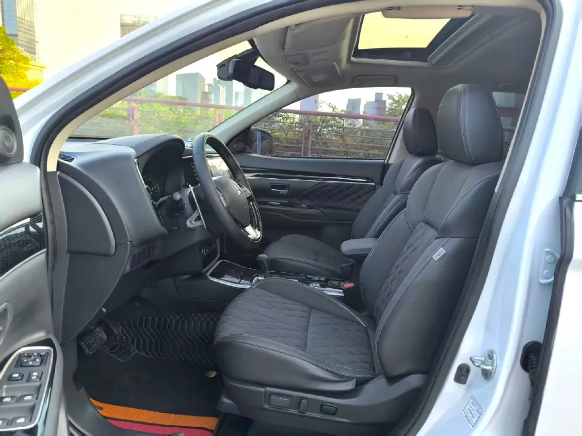 2021 Mitsubishi Outlander 2.4L 192HP L4 CVT,autocango,china used car exporter,china ev exporter,chinese used car exporter,chinese used ev exporter