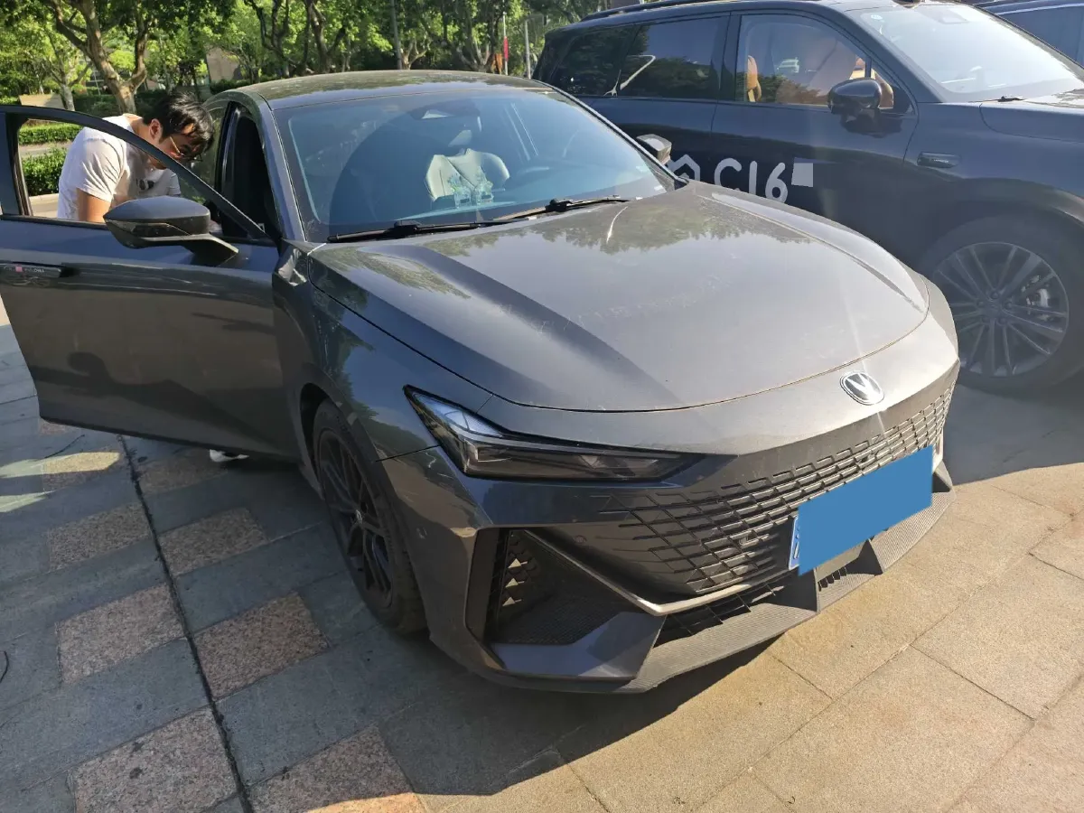 2023 ChangAn UNI-V 1.5T 188HP L4 7DCT,autocango,china used car exporter,china ev exporter,chinese used car exporter,chinese used ev exporter