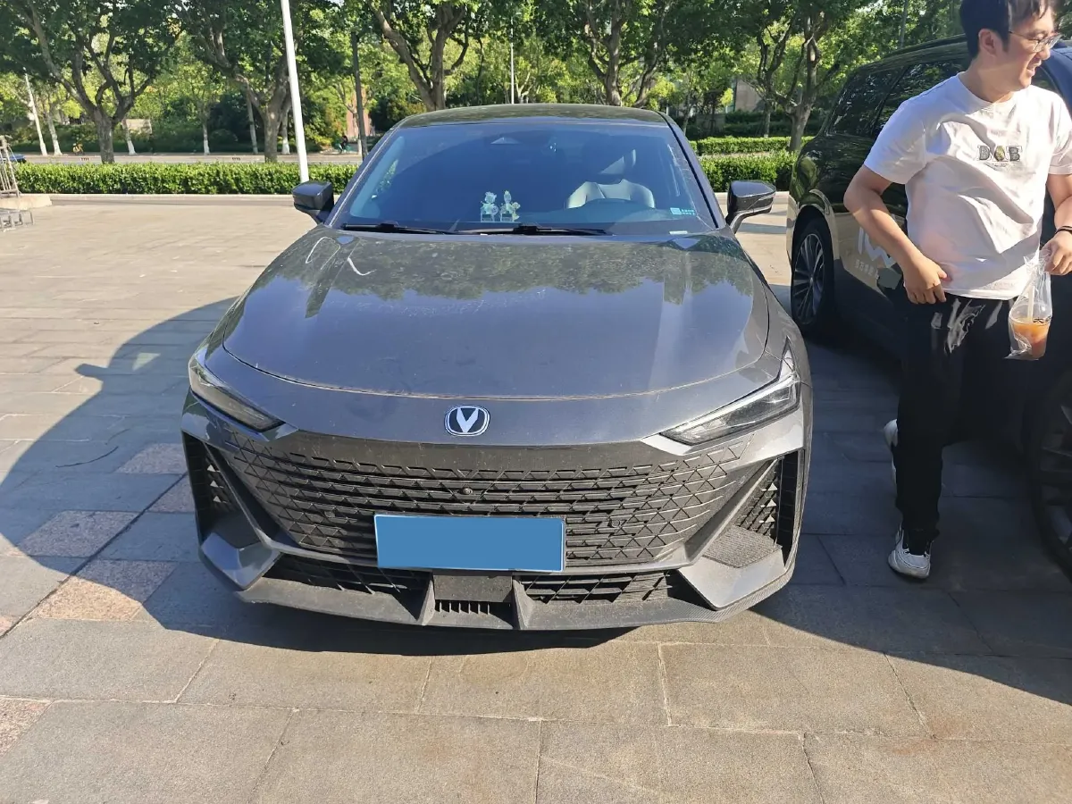2023 ChangAn UNI-V 1.5T 188HP L4 7DCT,autocango,china used car exporter,china ev exporter,chinese used car exporter,chinese used ev exporter