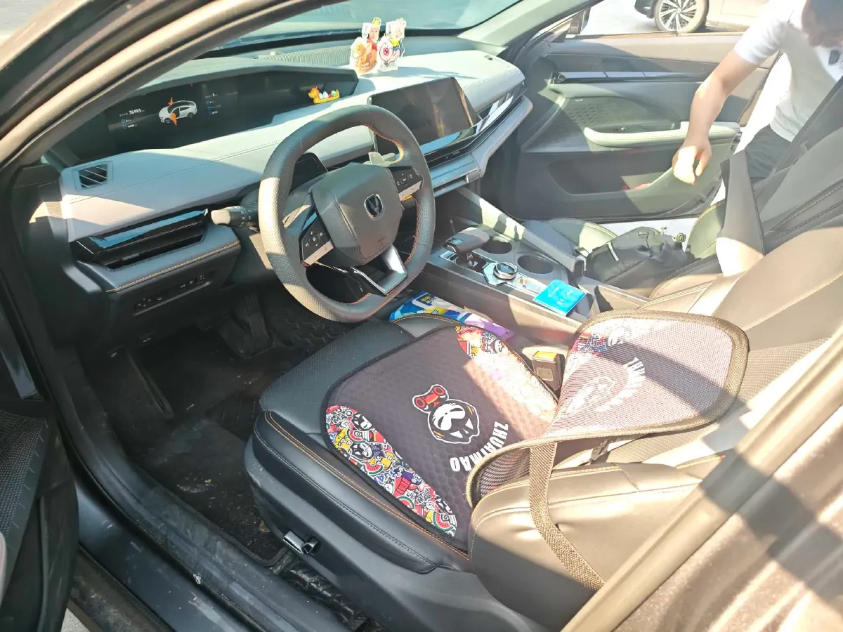 2023 ChangAn UNI-V 1.5T 188HP L4 7DCT,autocango,china used car exporter,china ev exporter,chinese used car exporter,chinese used ev exporter