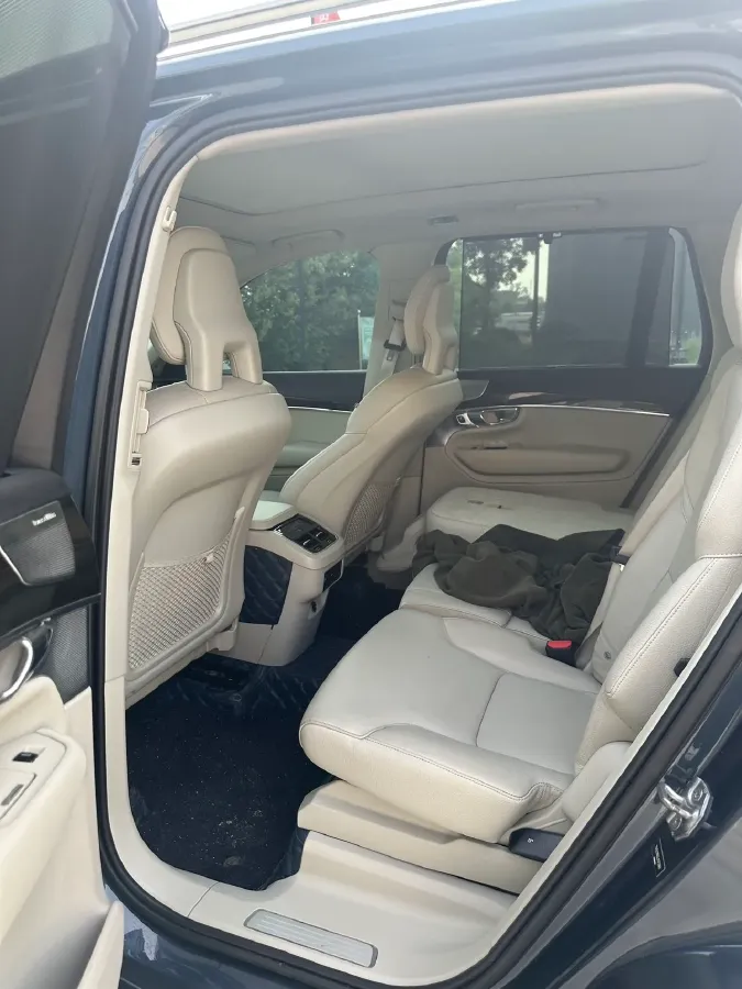 2019 Volvo XC90 2.0T 254HP L4 8AT,autocango,china used car exporter,china ev exporter,chinese used car exporter,chinese used ev exporter