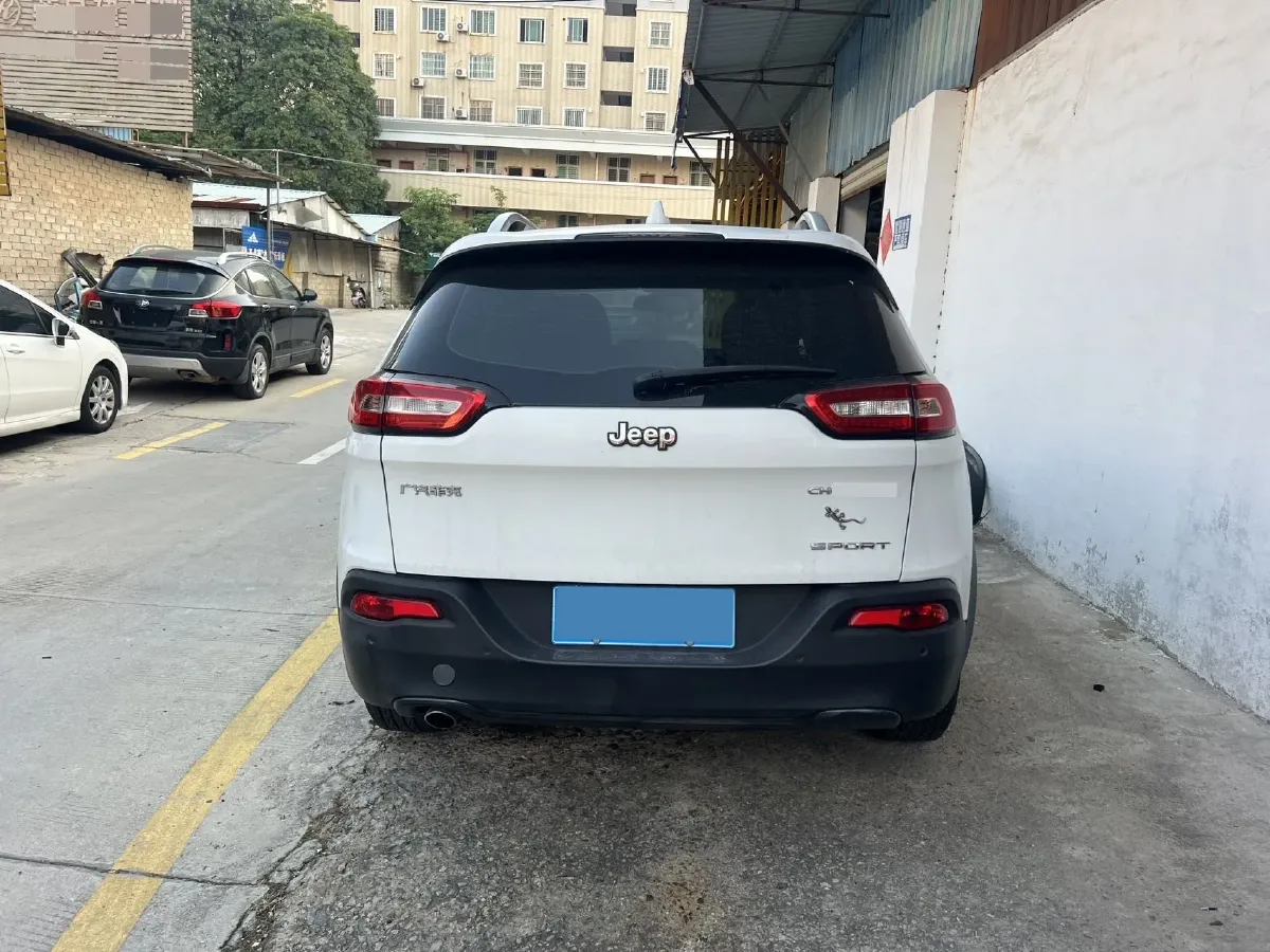 2017 Jeep Cherokee 2.0L 155HP L4 9AT,autocango,china used car exporter,china ev exporter,chinese used car exporter,chinese used ev exporter