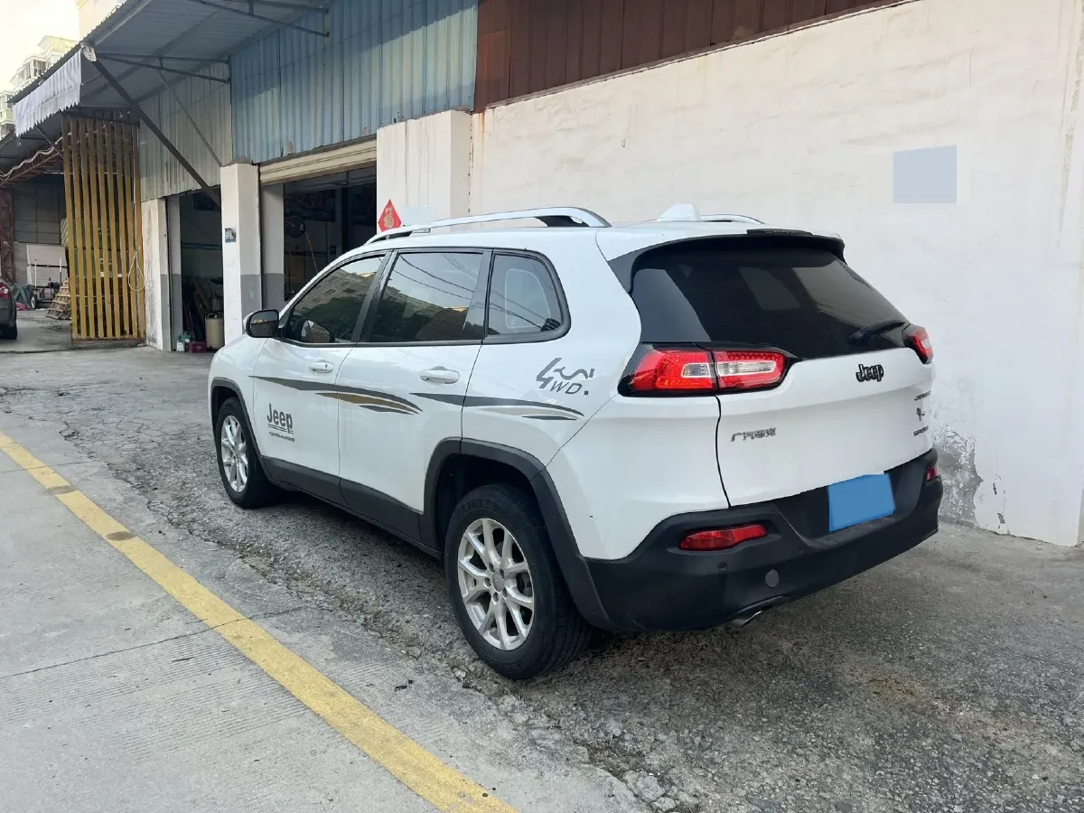 2017 Jeep Cherokee 2.0L 155HP L4 9AT,autocango,china used car exporter,china ev exporter,chinese used car exporter,chinese used ev exporter