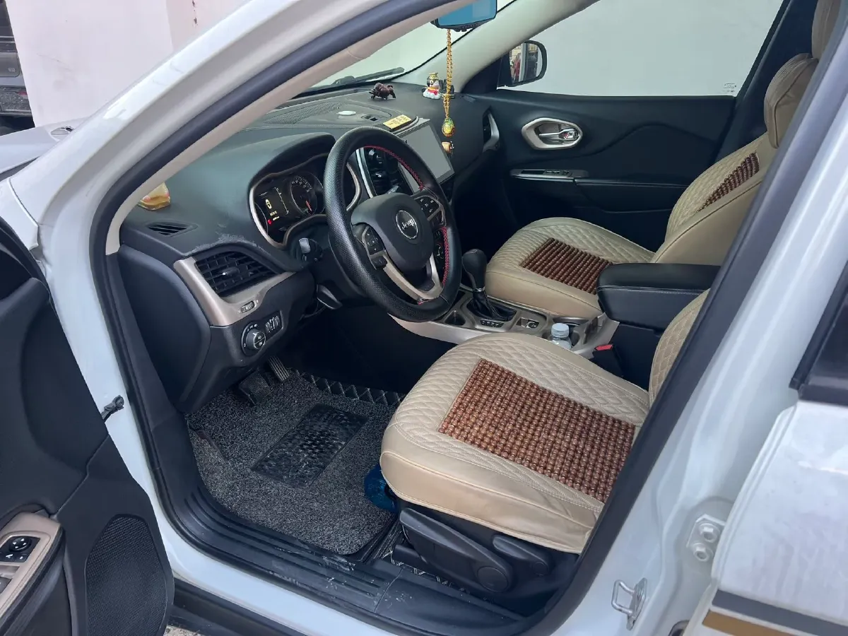 2017 Jeep Cherokee 2.0L 155HP L4 9AT,autocango,china used car exporter,china ev exporter,chinese used car exporter,chinese used ev exporter