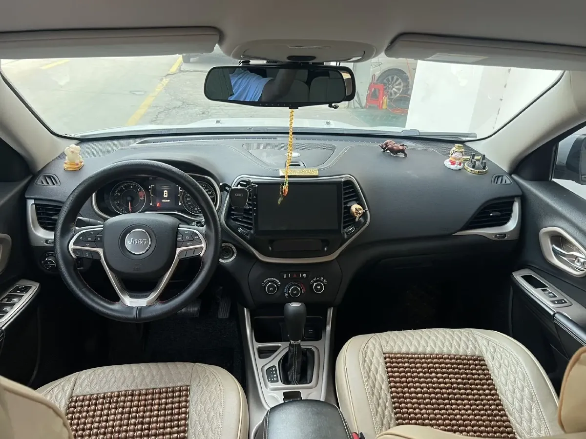 2017 Jeep Cherokee 2.0L 155HP L4 9AT,autocango,china used car exporter,china ev exporter,chinese used car exporter,chinese used ev exporter