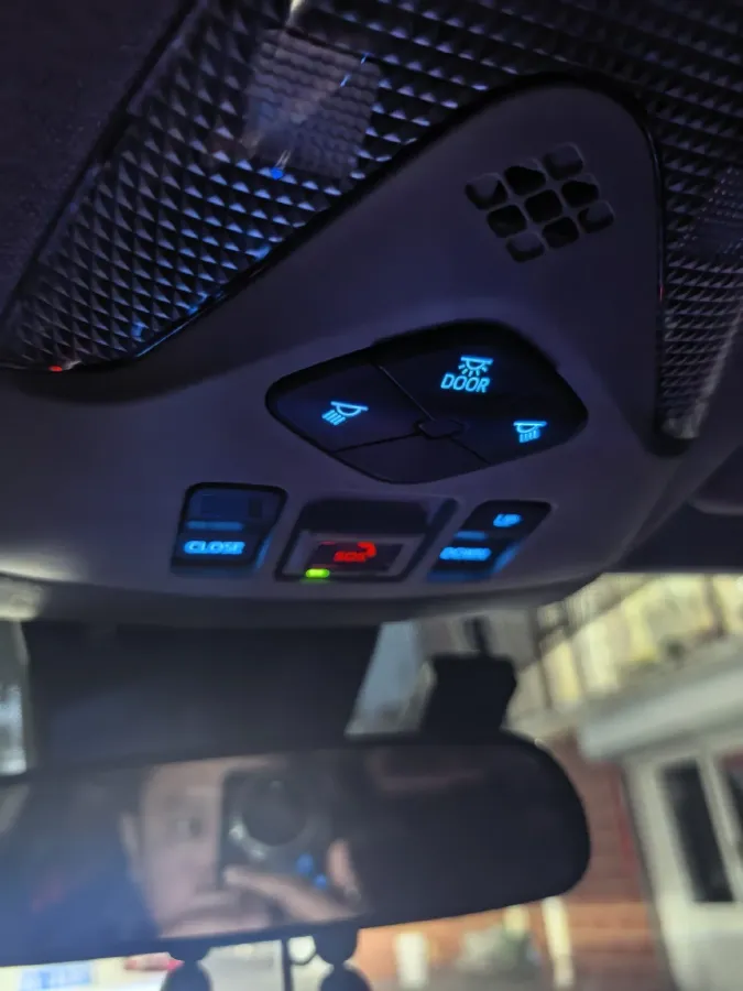 2021 Toyota C-HR 2.0L 171HP L4 CVT,autocango,china used car exporter,china ev exporter,chinese used car exporter,chinese used ev exporter