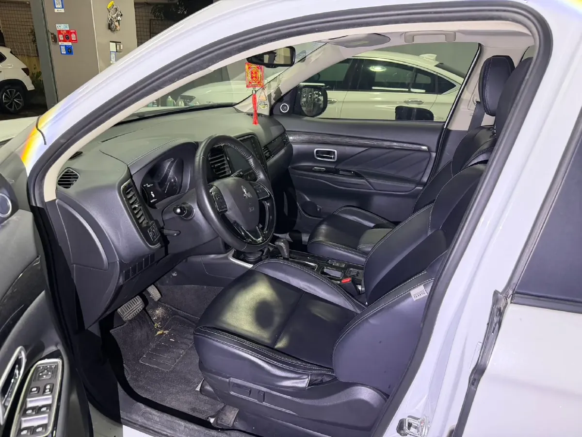 2019 Mitsubishi Outlander 2.0L 166HP L4 CVT,autocango,china used car exporter,china ev exporter,chinese used car exporter,chinese used ev exporter