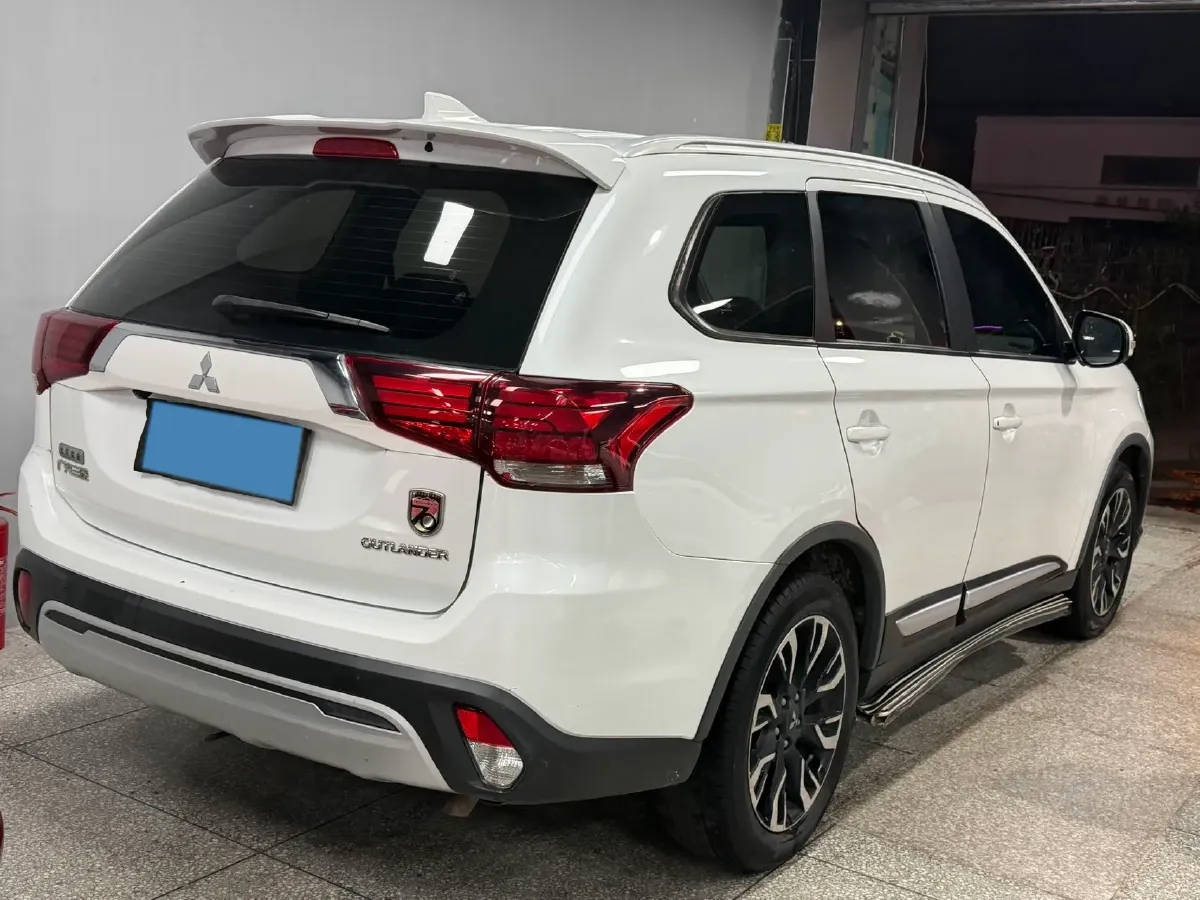 2019 Mitsubishi Outlander 2.0L 166HP L4 CVT,autocango,china used car exporter,china ev exporter,chinese used car exporter,chinese used ev exporter