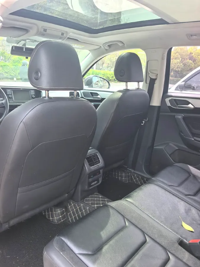 2019 Jeep Cherokee 2.0T 234HP L4 9AT,autocango,china used car exporter,china ev exporter,chinese used car exporter,chinese used ev exporter