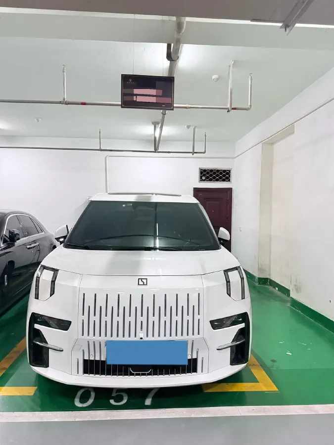 2022 Zeekr 009 BEV 116KWH,autocango,china used car exporter,china ev exporter,chinese used car exporter,chinese used ev exporter