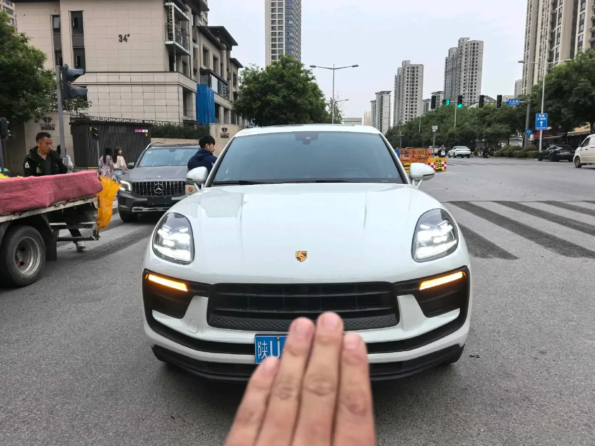 2022 Porsche Macan 2.0T 265HP L4 7DCT,autocango,china used car exporter,china ev exporter,chinese used car exporter,chinese used ev exporter