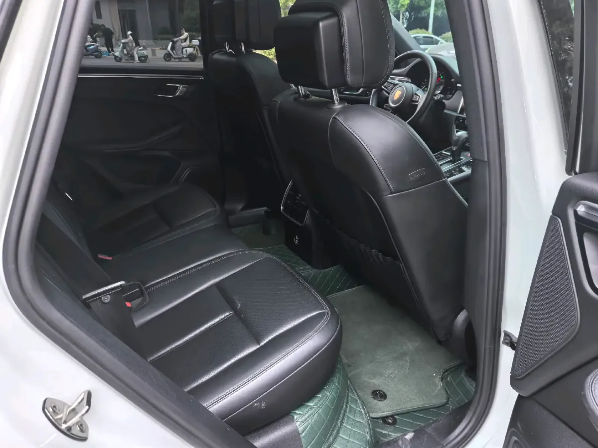 2022 Porsche Macan 2.0T 265HP L4 7DCT,autocango,china used car exporter,china ev exporter,chinese used car exporter,chinese used ev exporter