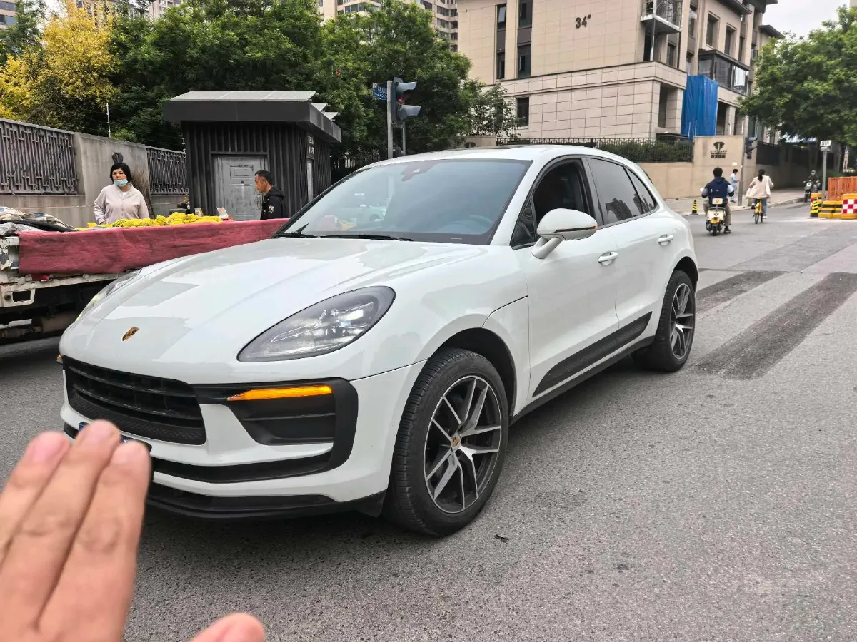 2022 Porsche Macan 2.0T 265HP L4 7DCT,autocango,china used car exporter,china ev exporter,chinese used car exporter,chinese used ev exporter