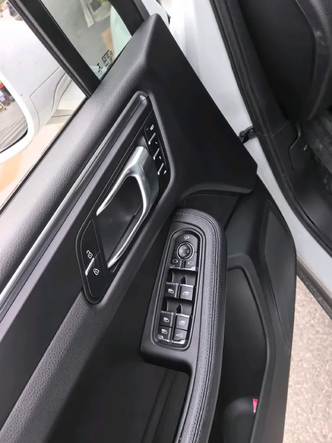 2022 Porsche Macan 2.0T 265HP L4 7DCT,autocango,china used car exporter,china ev exporter,chinese used car exporter,chinese used ev exporter