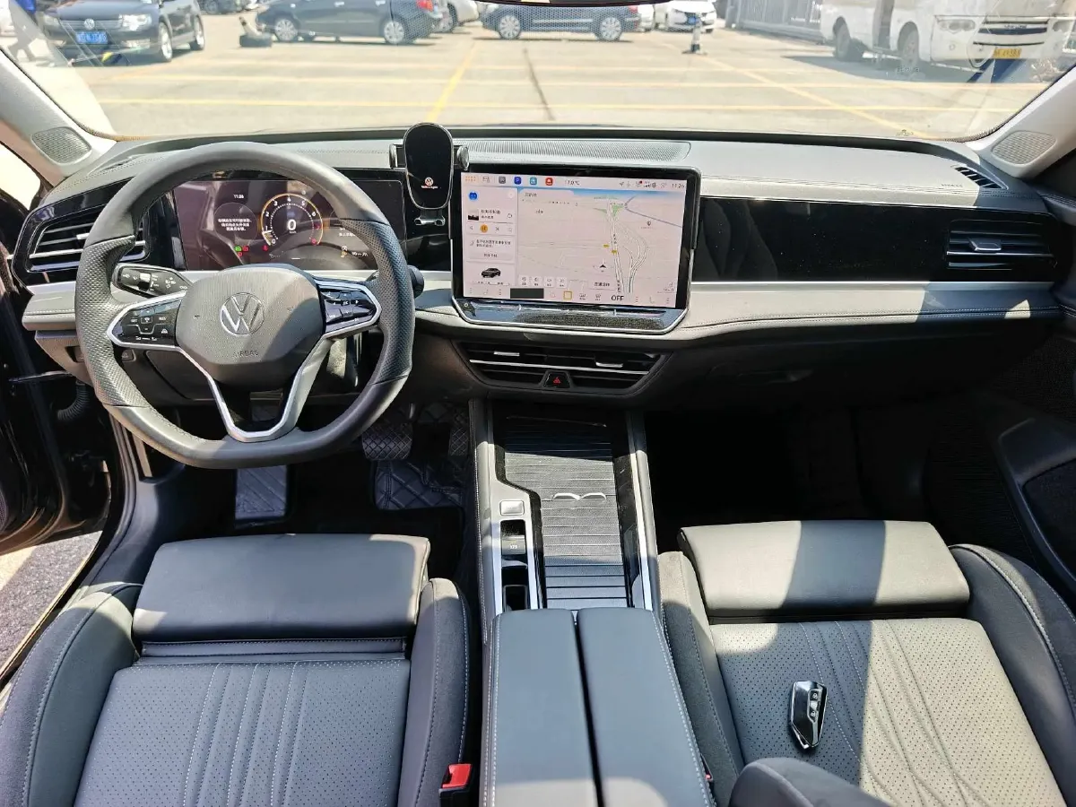 2024 Volkswagen Magotan 1.5T 160HP L4 7DCT,autocango,china used car exporter,china ev exporter,chinese used car exporter,chinese used ev exporter