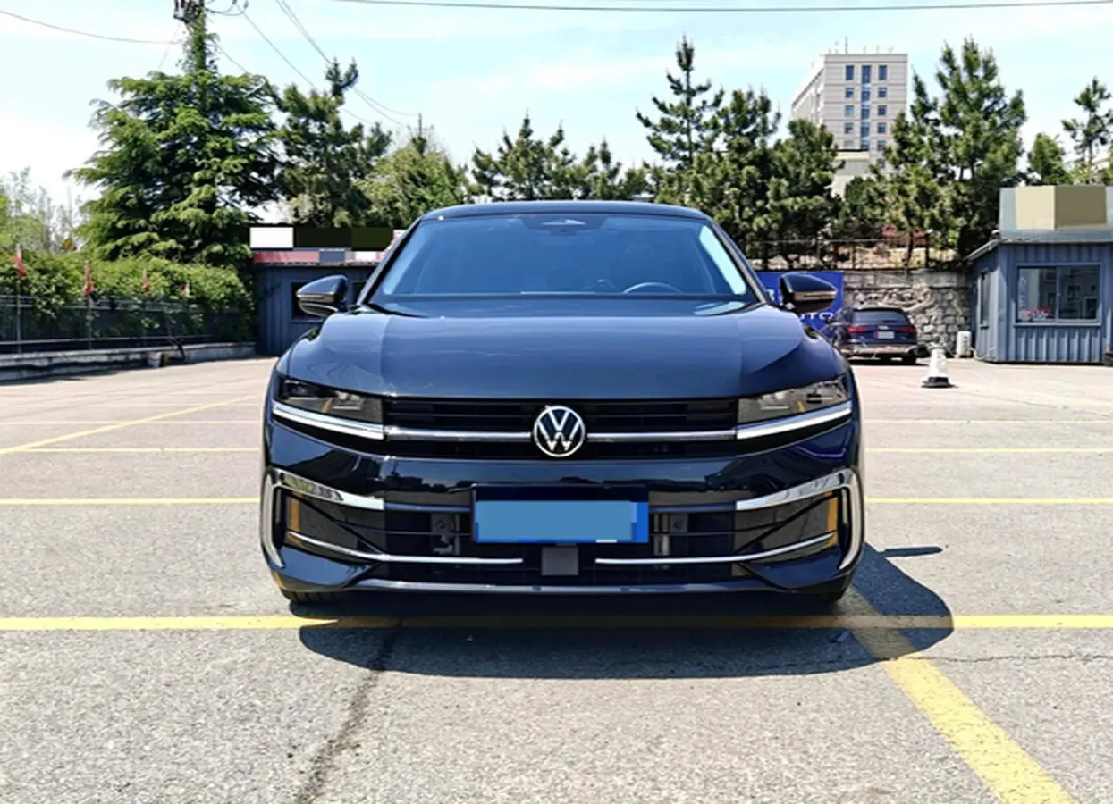 2024 Volkswagen Magotan 1.5T 160HP L4 7DCT,autocango,china used car exporter,china ev exporter,chinese used car exporter,chinese used ev exporter