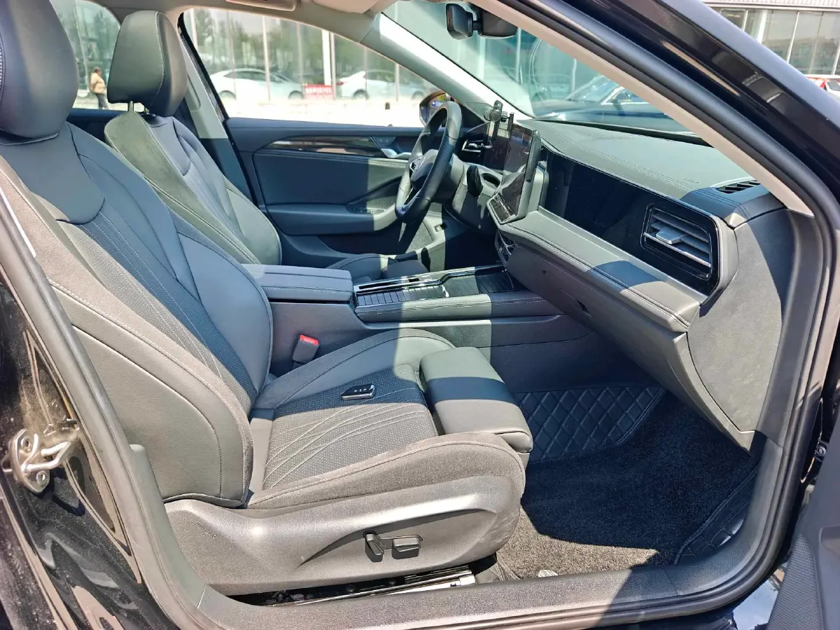 2024 Volkswagen Magotan 1.5T 160HP L4 7DCT,autocango,china used car exporter,china ev exporter,chinese used car exporter,chinese used ev exporter