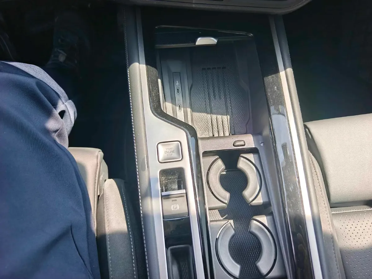 2024 Volkswagen Magotan 1.5T 160HP L4 7DCT,autocango,china used car exporter,china ev exporter,chinese used car exporter,chinese used ev exporter