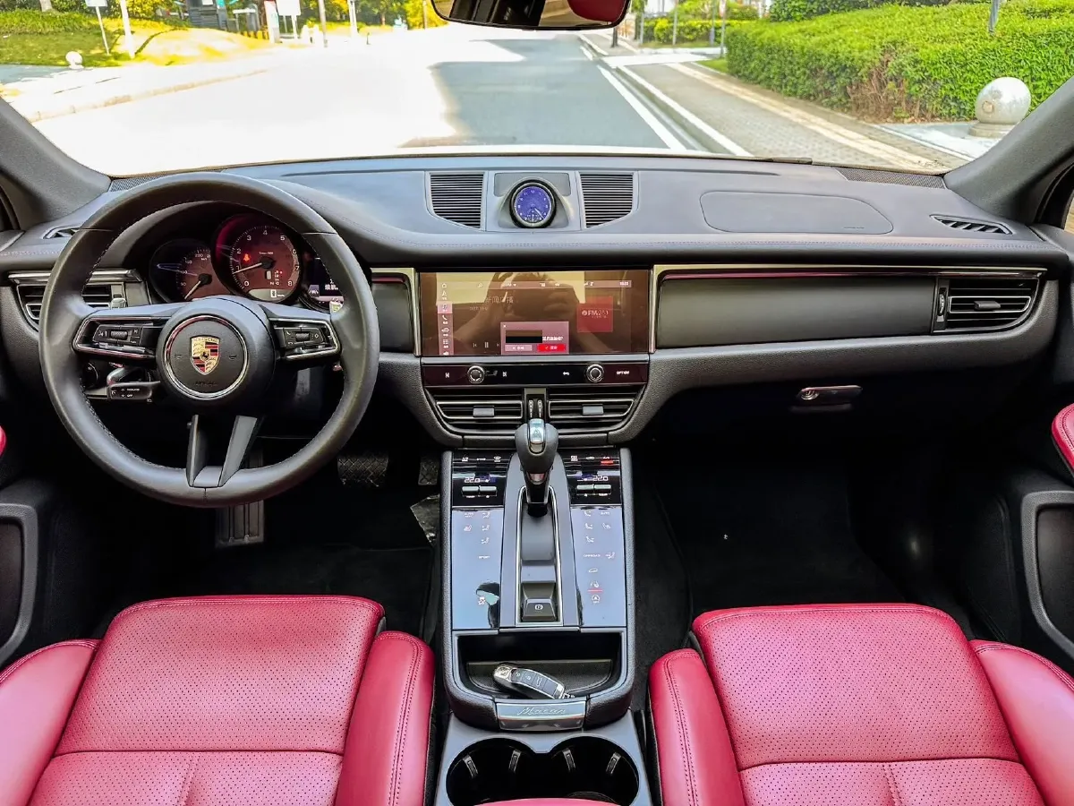 2022 Porsche Macan 2.0T 265HP L4 7DCT,autocango,china used car exporter,china ev exporter,chinese used car exporter,chinese used ev exporter