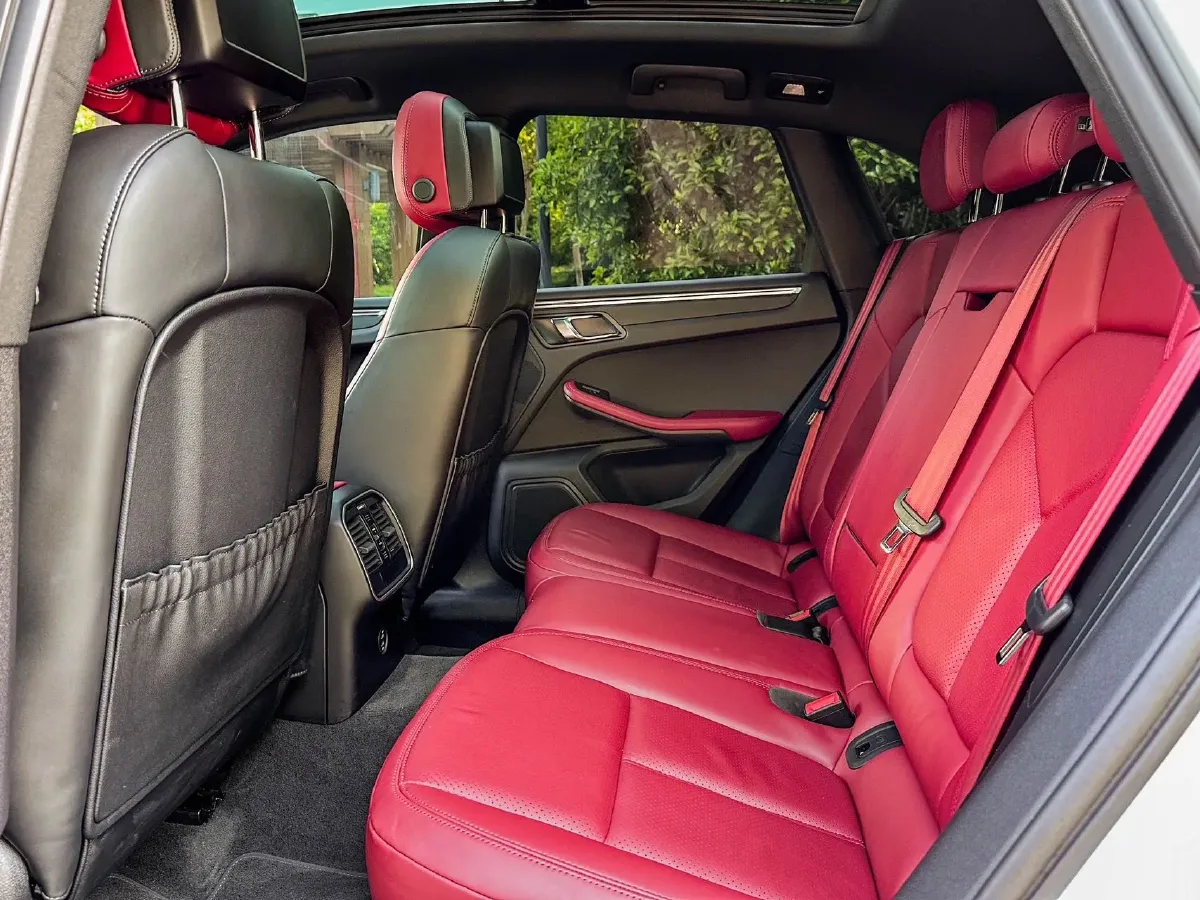 2022 Porsche Macan 2.0T 265HP L4 7DCT,autocango,china used car exporter,china ev exporter,chinese used car exporter,chinese used ev exporter