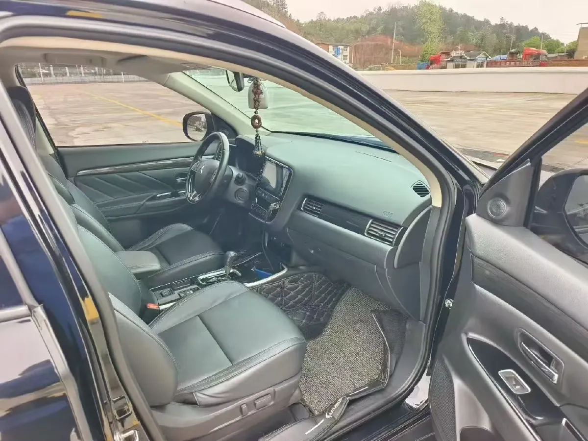 2019 Mitsubishi Outlander 2.0L 166HP L4 CVT,autocango,china used car exporter,china ev exporter,chinese used car exporter,chinese used ev exporter