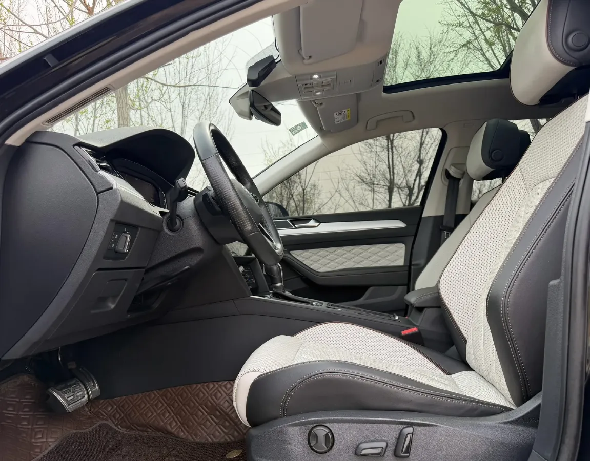 2023 Volkswagen Magotan 2.0T 186HP L4 7DCT,autocango,china used car exporter,china ev exporter,chinese used car exporter,chinese used ev exporter