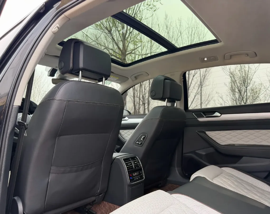 2023 Volkswagen Magotan 2.0T 186HP L4 7DCT,autocango,china used car exporter,china ev exporter,chinese used car exporter,chinese used ev exporter