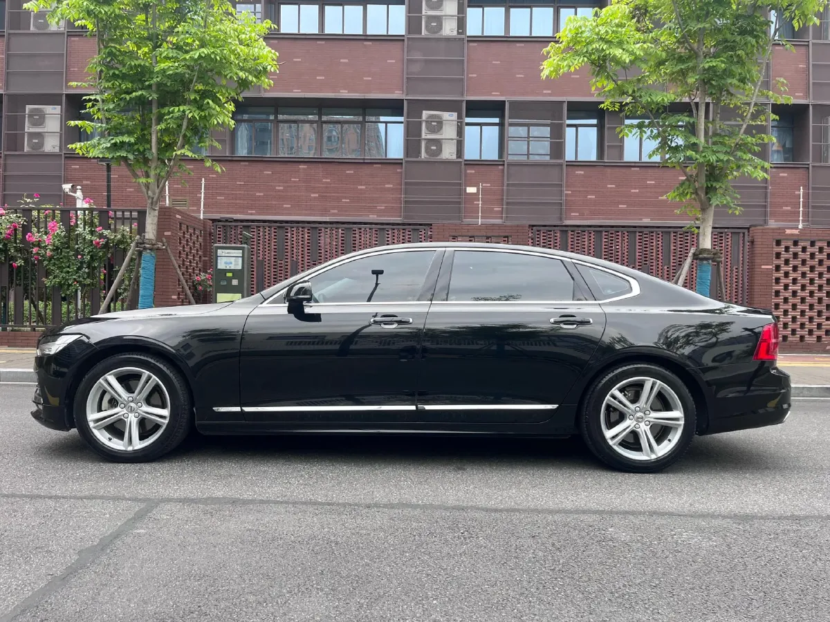 2020 Volvo S90 2.0T 254HP L4 8AT,autocango,china used car exporter,china ev exporter,chinese used car exporter,chinese used ev exporter