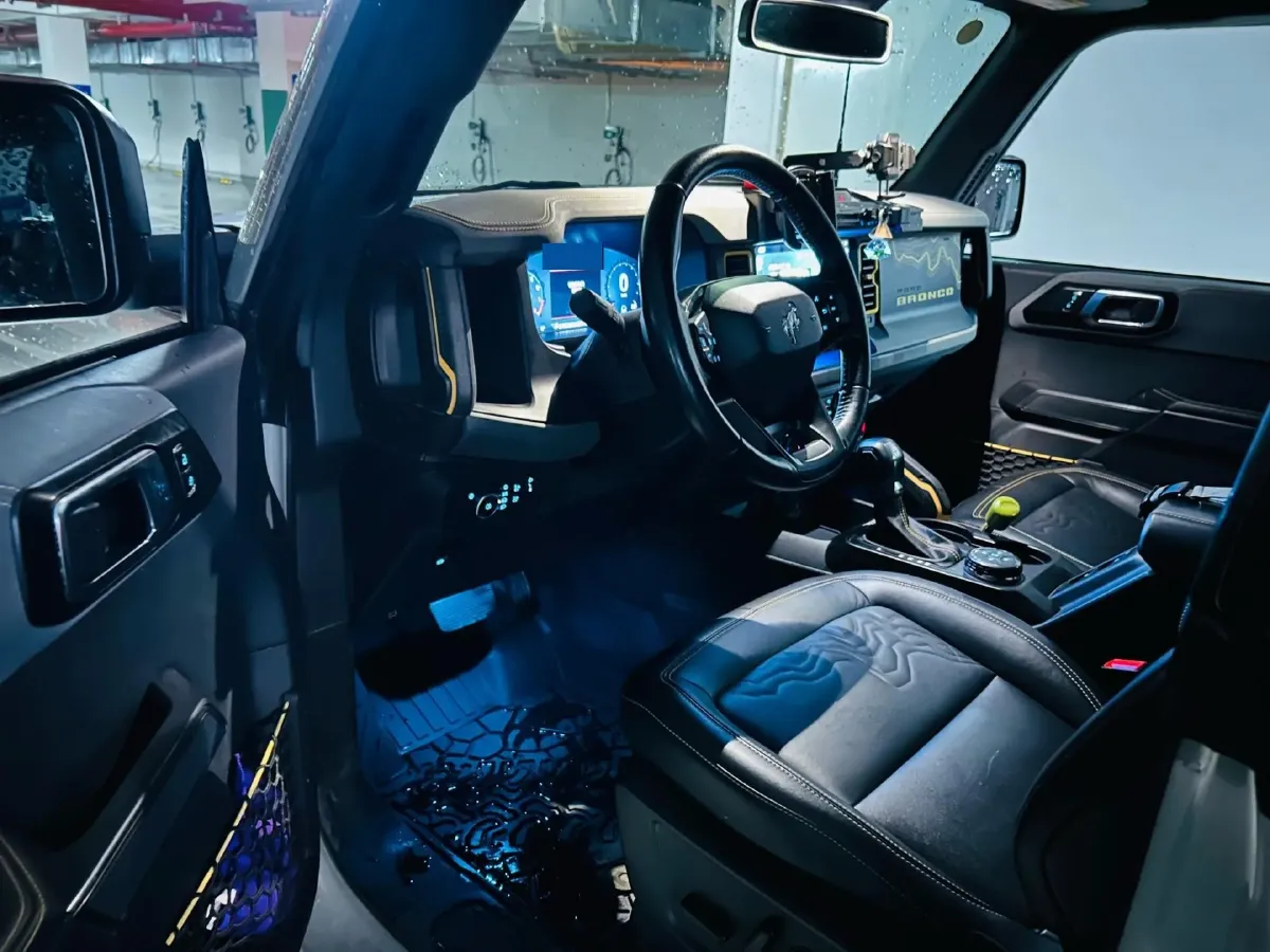 2024 Ford Bronco 2.3T 275HP L4 10AT,autocango,china used car exporter,china ev exporter,chinese used car exporter,chinese used ev exporter