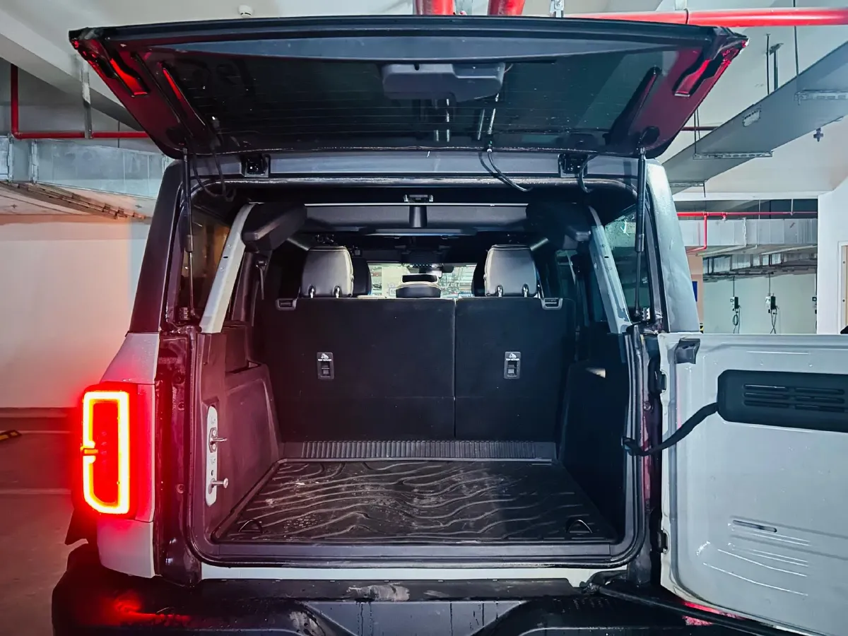 2024 Ford Bronco 2.3T 275HP L4 10AT,autocango,china used car exporter,china ev exporter,chinese used car exporter,chinese used ev exporter